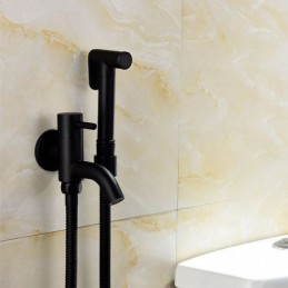Čierna mosadz studený bidet...